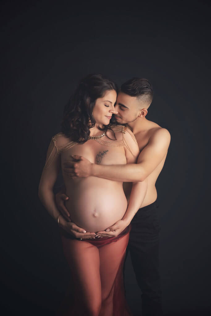 Loren Valette, spécialiste de la photographie nouveaux-nés, ventre rond, mariage, enfants & famille.