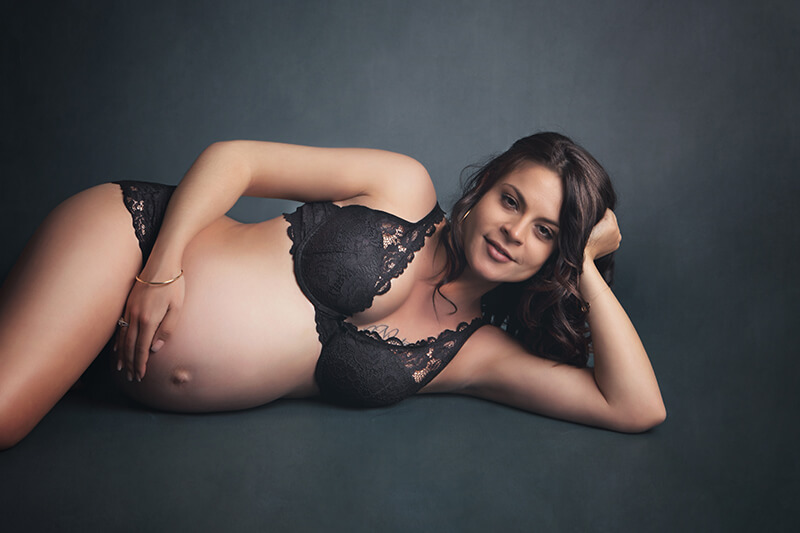 Loren Valette, spécialiste de la photographie nouveaux-nés, ventre rond, mariage, enfants & famille.